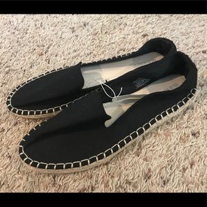 Old navy black tan canvas slip on flat shoes 9